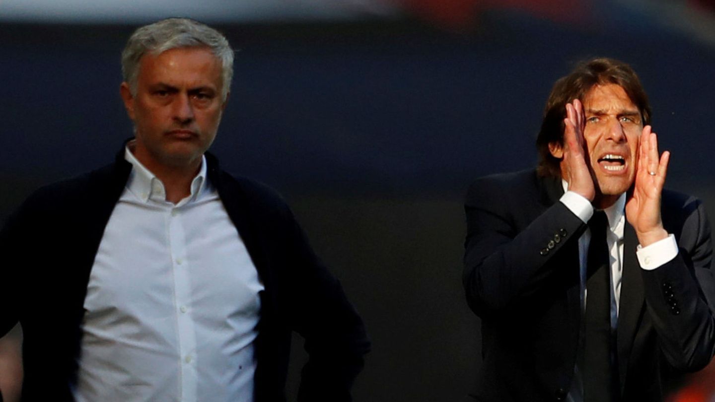 Mourinho y Conte en el United - Chelsea de mayo. (Reuters)