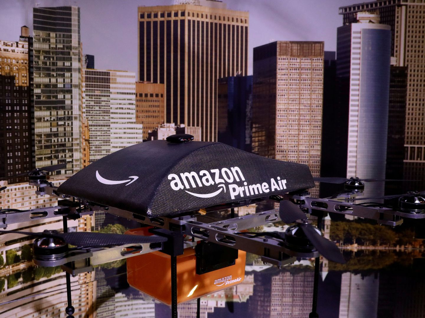 Un prototipo de dron de reparto de Amazon. (Reuters)
