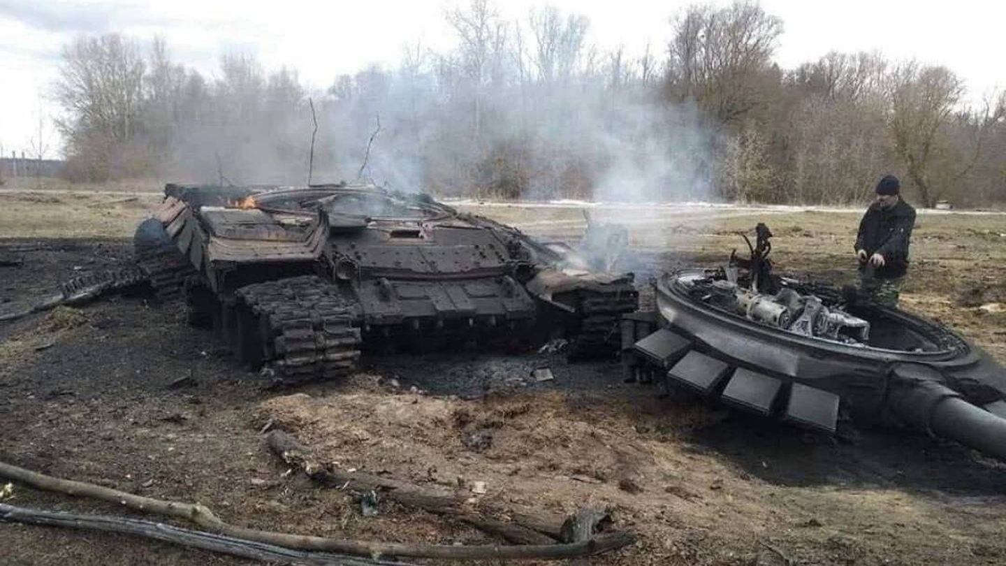 Los efectos tras explotar la munición de un T-90. (Ukraininan Ground Forces)