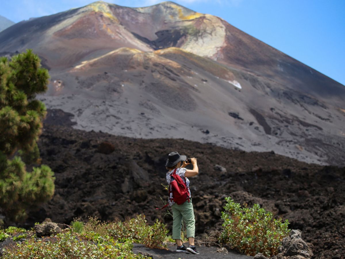 Foto: Tacande, el nuevo mirador turístico del volcán de La Palma ( EFE/Luis G. Morera) 