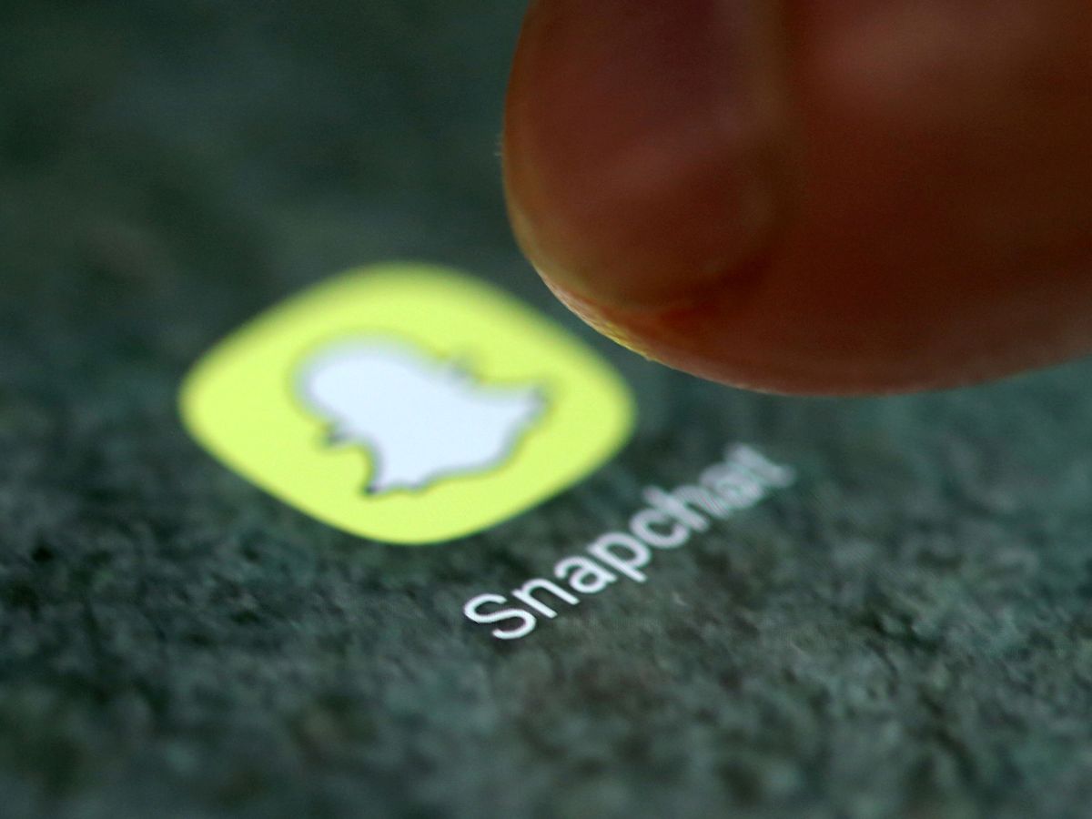 Foto: La aplicación de Snapchat, en un teléfono móvil. (Reuters/Dado Ruvic)