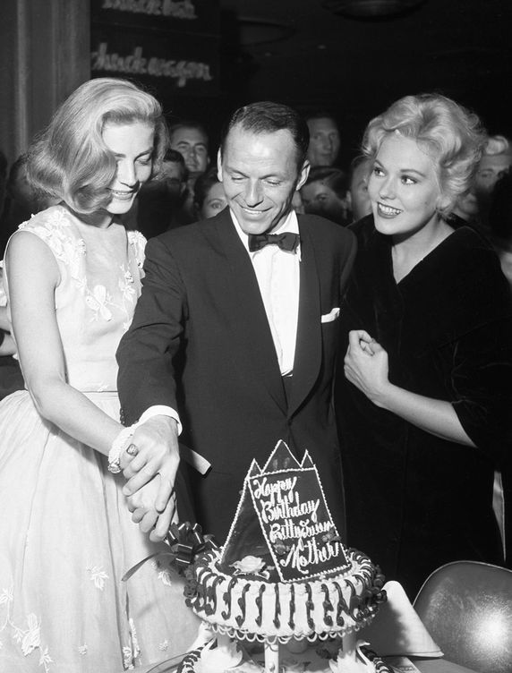 Lauren Bacall, Frank Sinatra y Kim Novak (Getty Images).