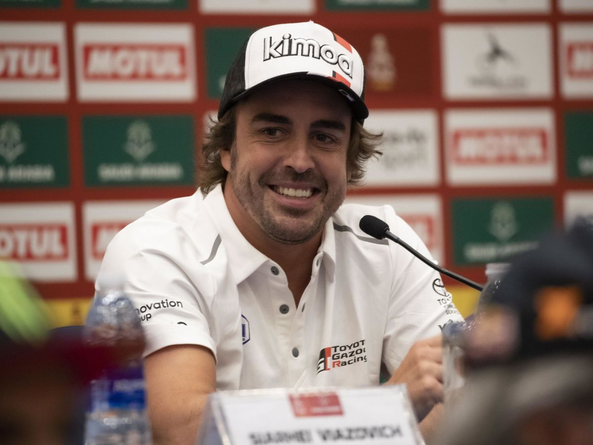 Foto: Fernando Alonso, durante la conferencia de prensa del Dakar. (Reuters)