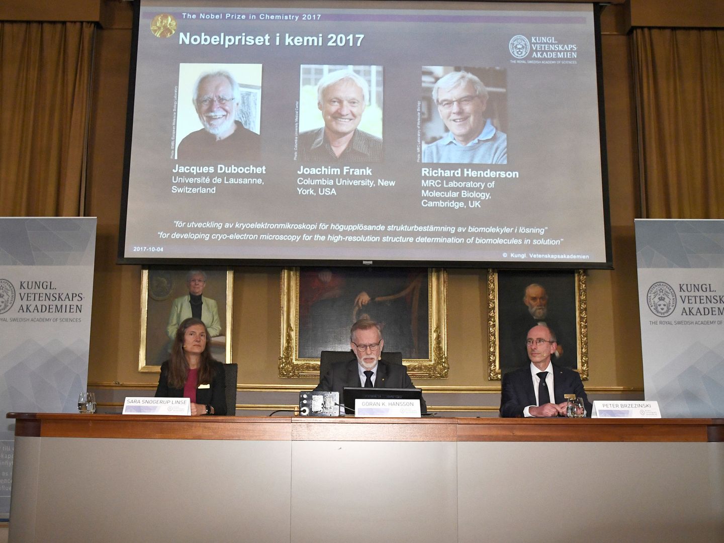 Gunnar von Heijne, secretario del premio de Química, anuncia a los ganadores (Reuters)
