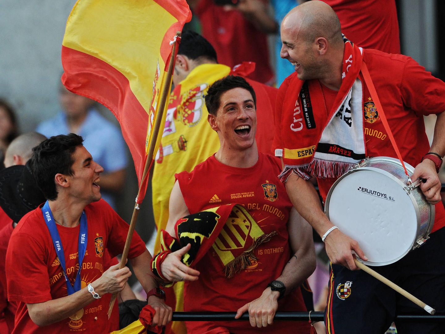 Reina, junto a Fernando Torres y Jesús Navas, celebrando la victoria en el Mundial. (Getty)