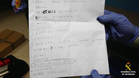 Grilletes, bridas, 250 litros de ácido… La lista de la compra de un secuestrador