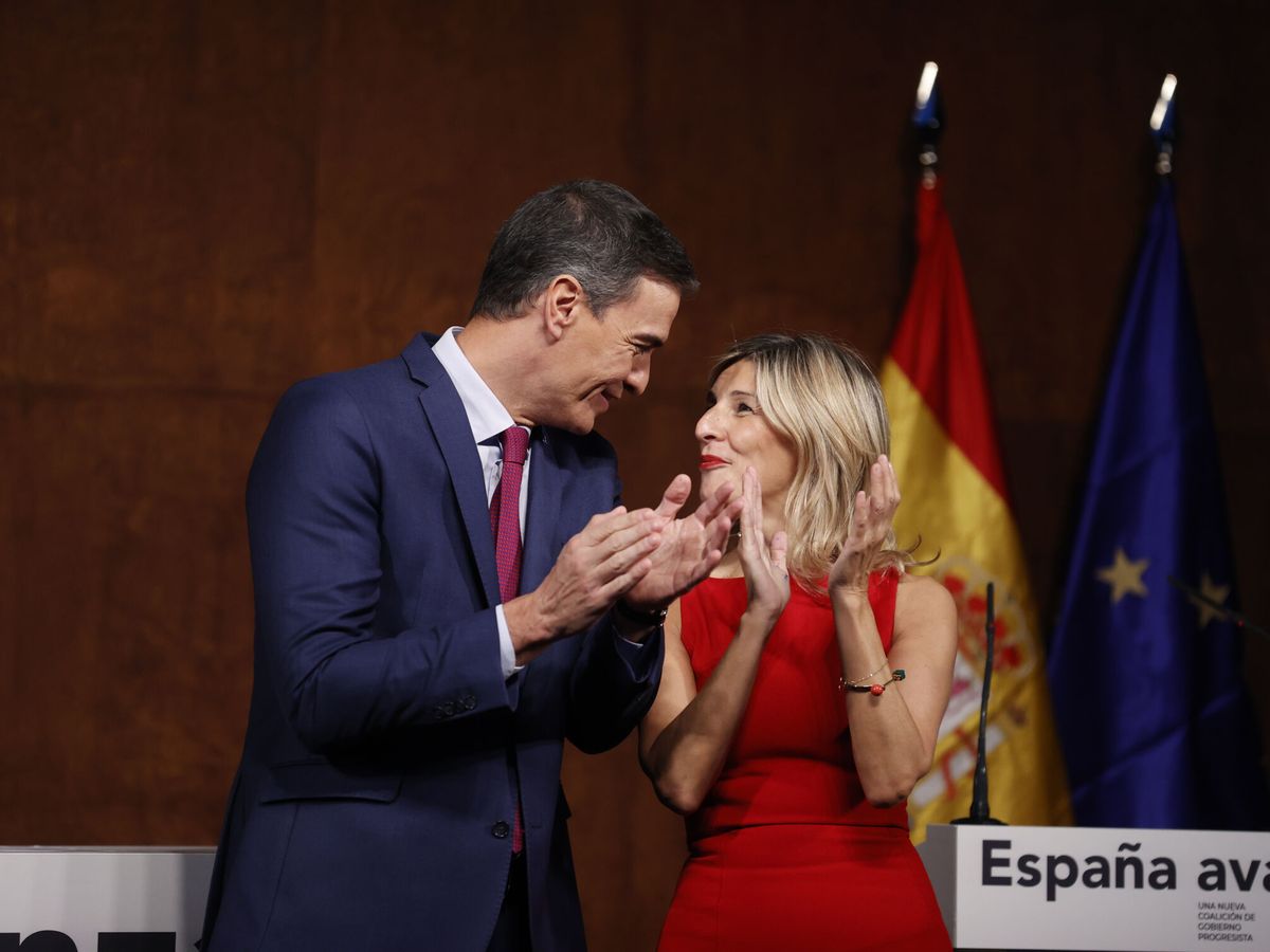 Foto: ¿Bajará el sueldo con la reducción de la jornada laboral que propone PSOE y Sumar? (EFE/Emilio Naranjo)