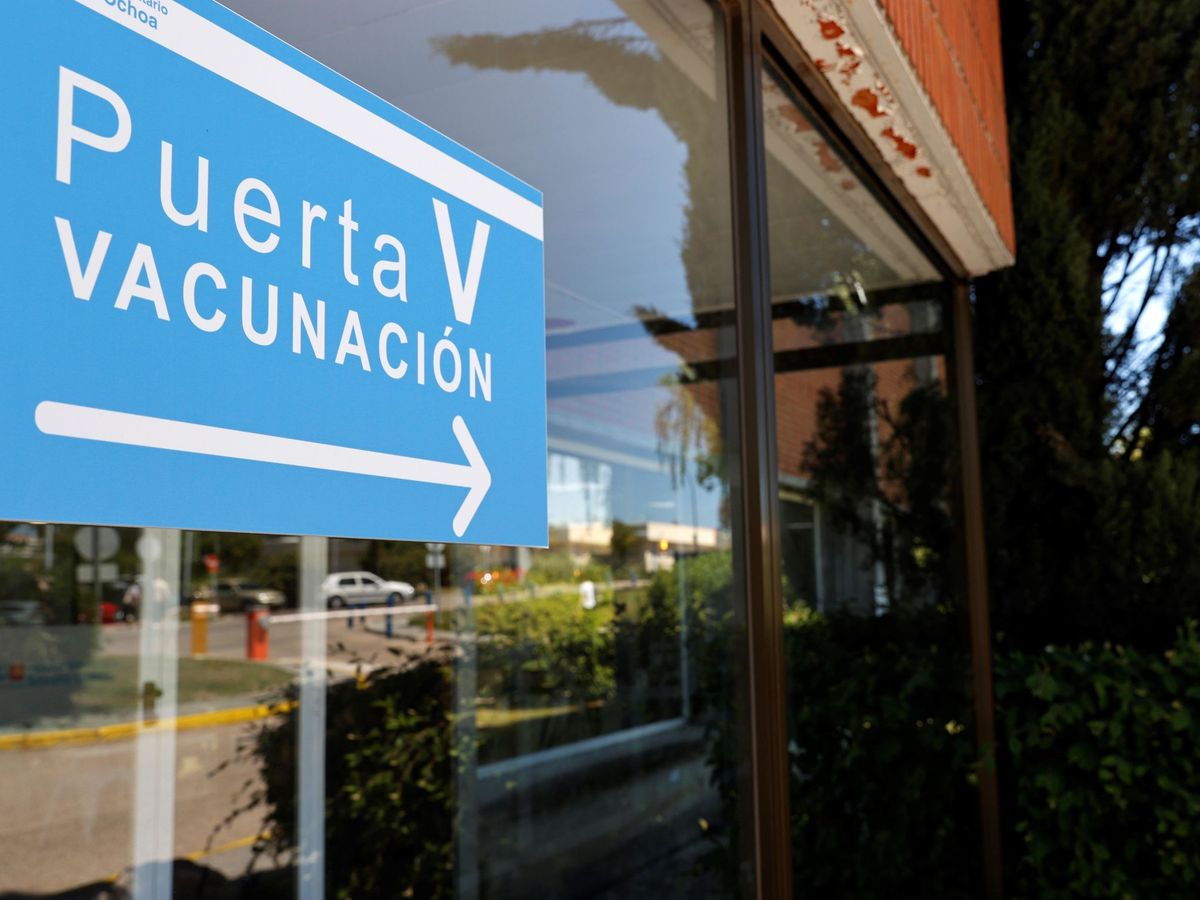 Foto: Zona de vacunación de un hospital de Madrid. (EFE)