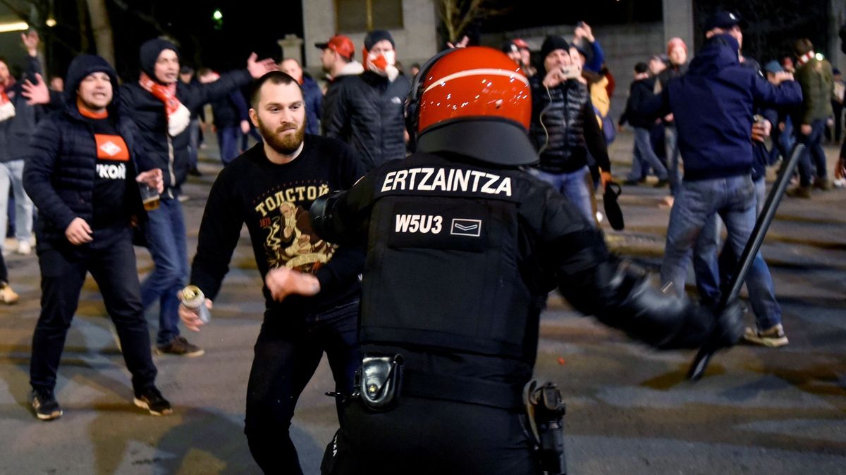 La Ertzaintza, en pie de guerra laboral a las puertas de la visita de los ultras del Marsella