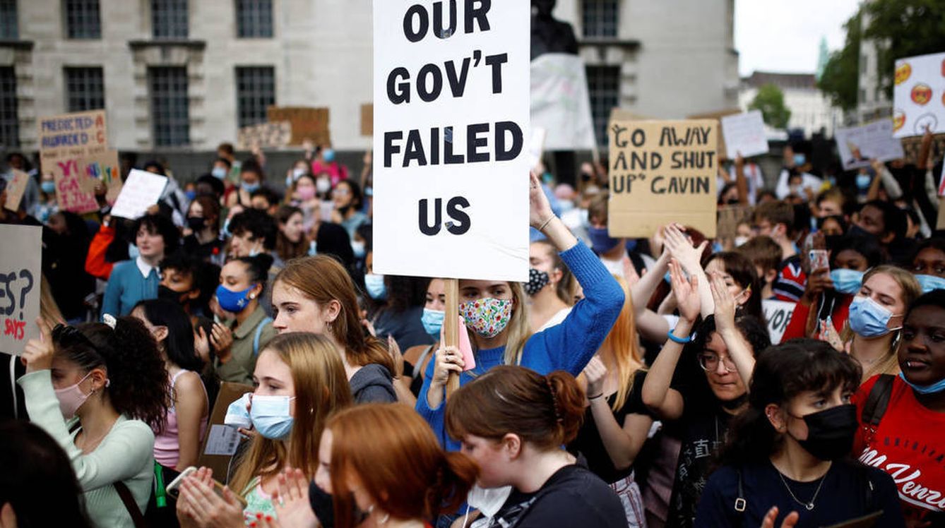 Manifestantes contra el algoritmo del Gobierno de UK. (Reuters)