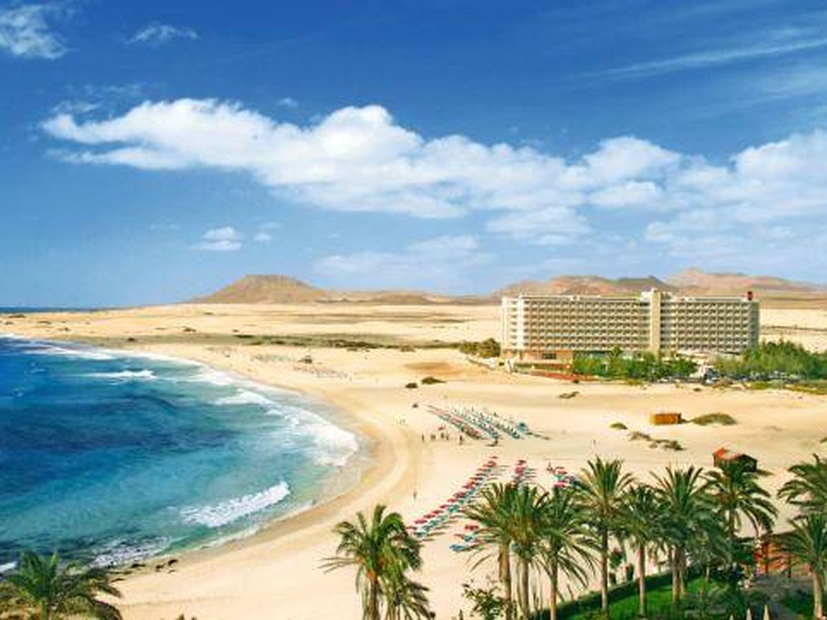 Foto: El hotel Oliva Beach, en las dunas de Corralejo, tiene concesión hasta 2089. 