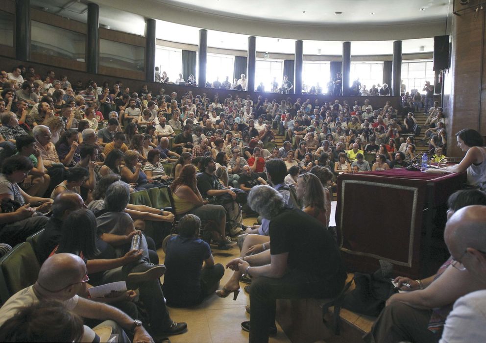 Foto: Imagen de una de las asambleas de Podemos en la Universidad Complutense de Madrid. (Efe/Kiko Huesca)