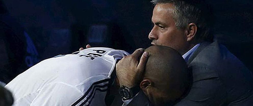 Foto: Mourinho 'paga' con la lesión de Varane su obsesión por castigar a Pepe