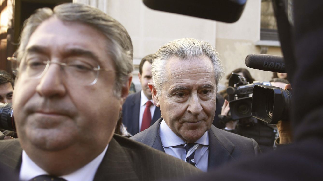 Foto: El expresidente de Caja Madrid Miguel Blesa, a la salida de los juzgados de Plaza de Castilla (EFE)