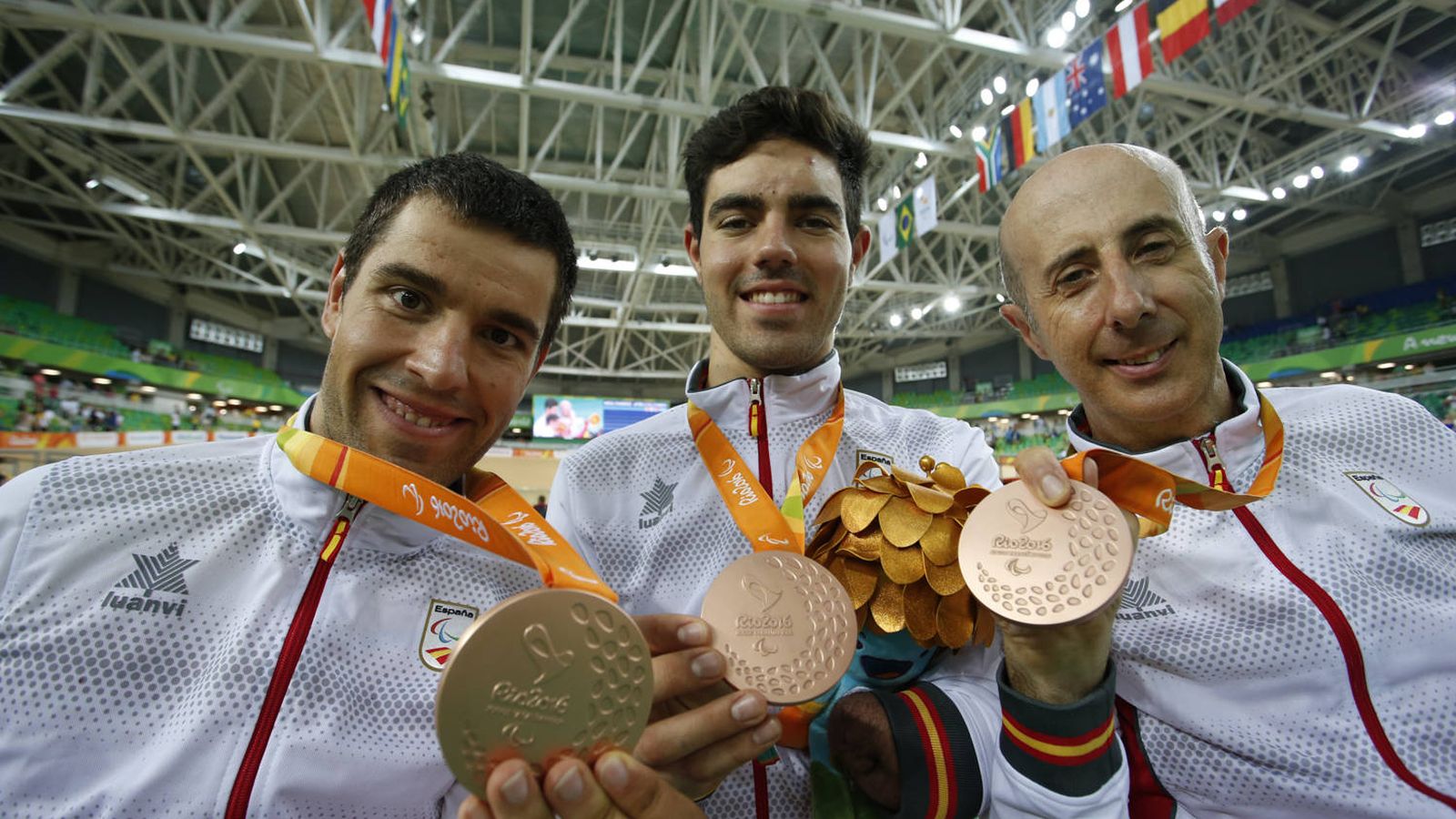 Foto: Medalla de bronce en ciclismo por equipos velocidad (Foto: CPE)