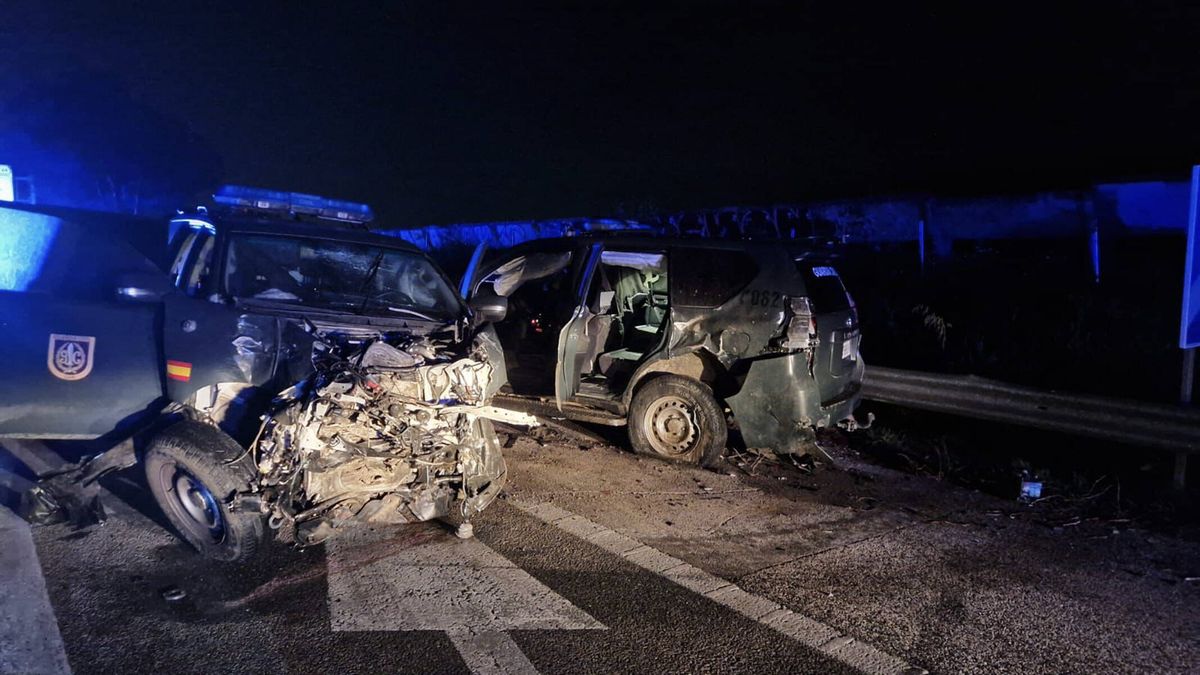 Mueren seis personas, entre ellas dos guardias civiles, en un accidente al saltarse un camión un control en Los Palacios (Sevilla)