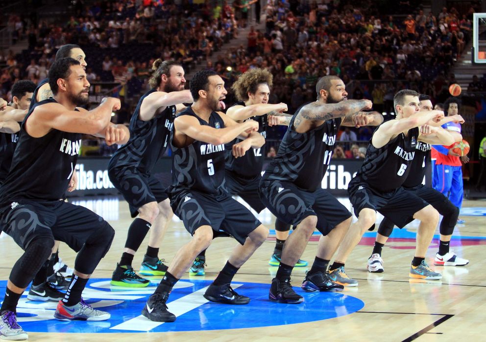 Foto: Los jugadores de Nueva Zelanda realizan su baile tradicional (Efe).