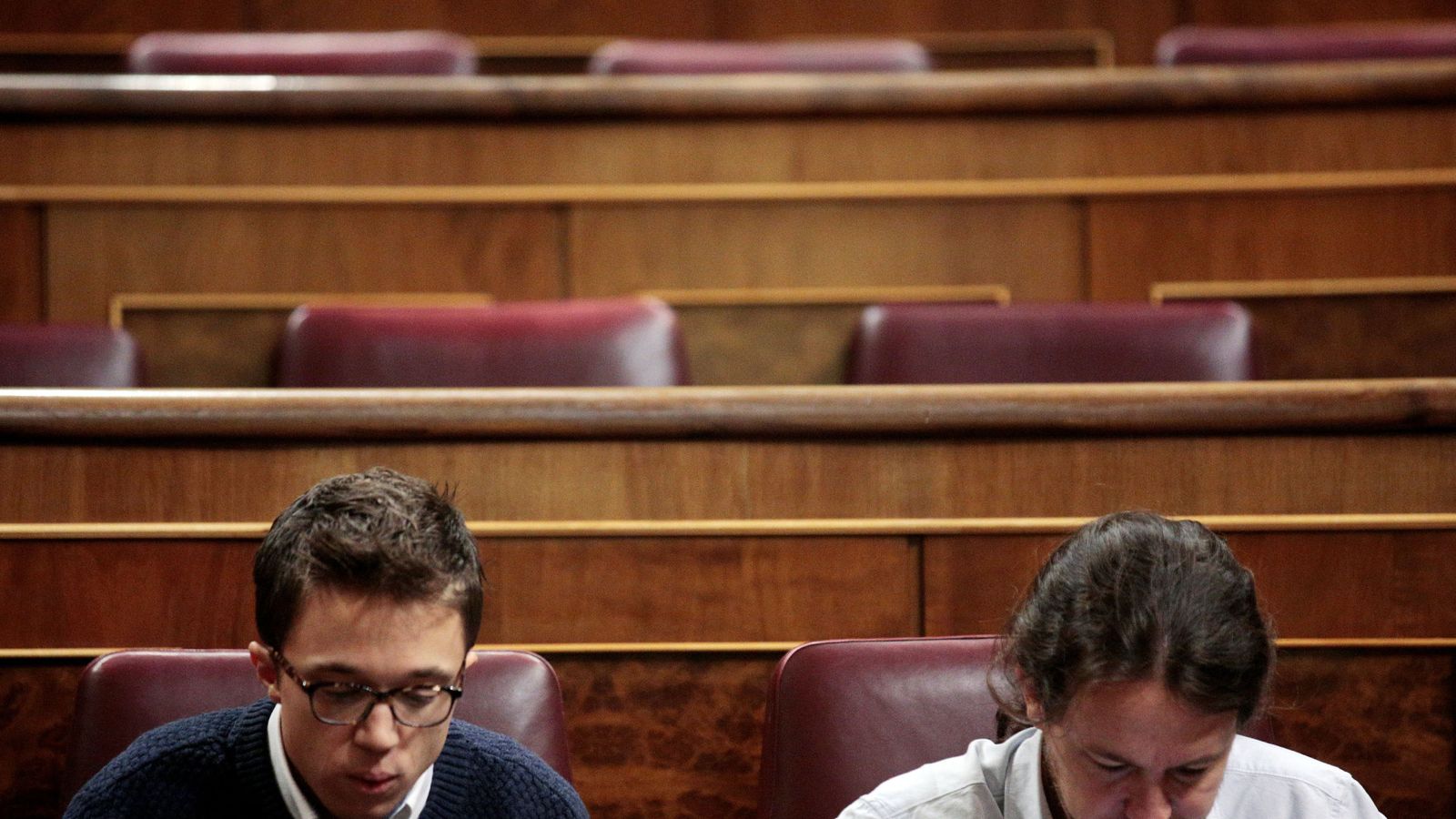 Foto: El portavoz parlamentario de Unidos Podemos y secertario político de la formación, Íñigo Errejón, junto al secretario general Pablo Iglesias, en el Congreso antes del inicio de la pasada sesión de investidura. (Reuters)