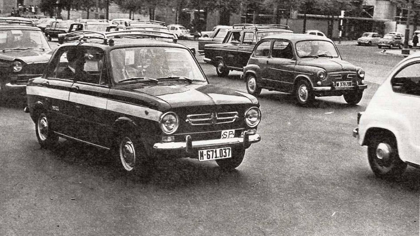 Microtaxi Seat 850 circulando en 1969 por Madrid. (Joaquim Moreira)