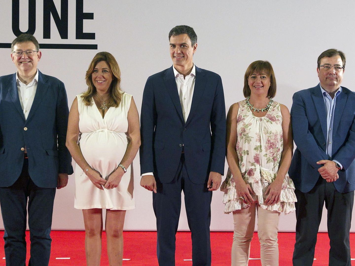Los presidentes Ximo Puig, Susana Díaz, Francina Armengol y Guillermo Fernández Vara, con Pedro Sánchez el 13 de julio de 2015 en Sevilla, en un consejo de política federal del PSOE. (EFE)