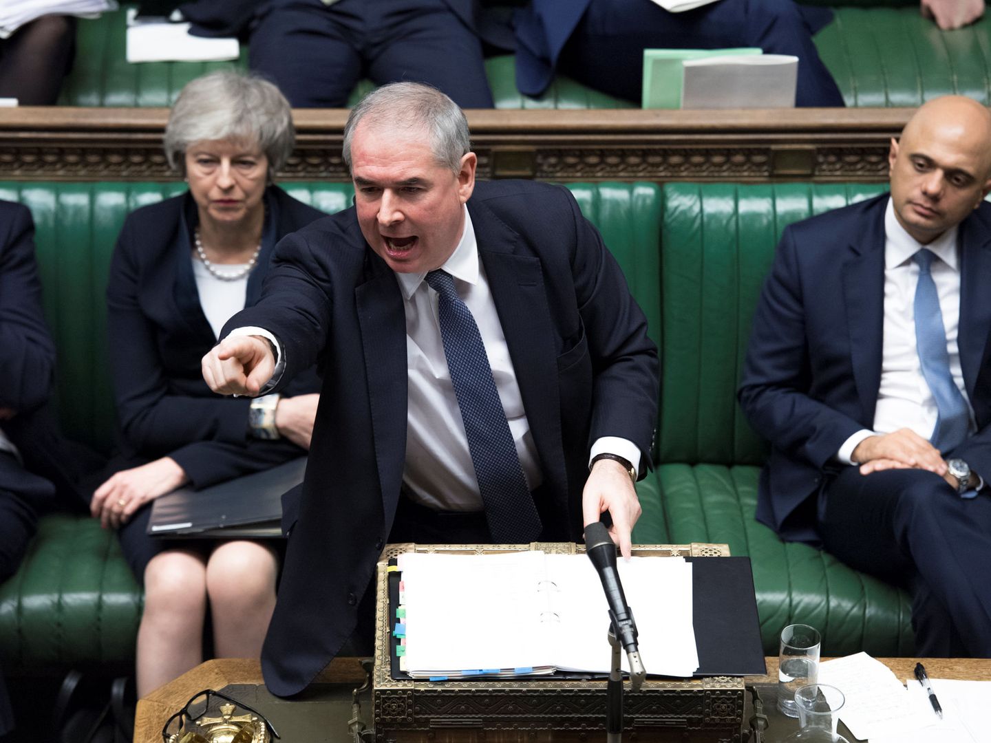 Geoffrey Cox durante una sesión en el Parlamento británico. (Reuters)