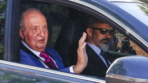El rey Juan Carlos llega a Zarzuela sin esconderse: la imagen de la tranquilidad