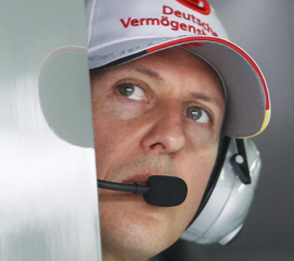 Foto: Las retiradas de Schumacher: con Ferrari un empujón, con Mercedes una patada