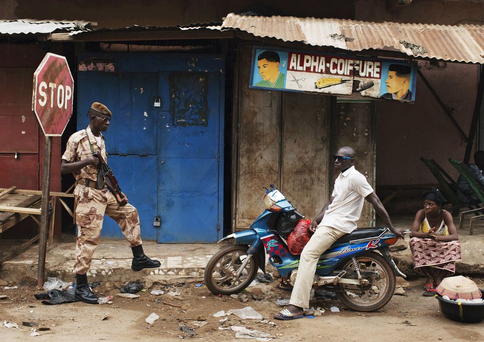 Foto: Un soldado de la guardia nacional, en una calle de de Malí.