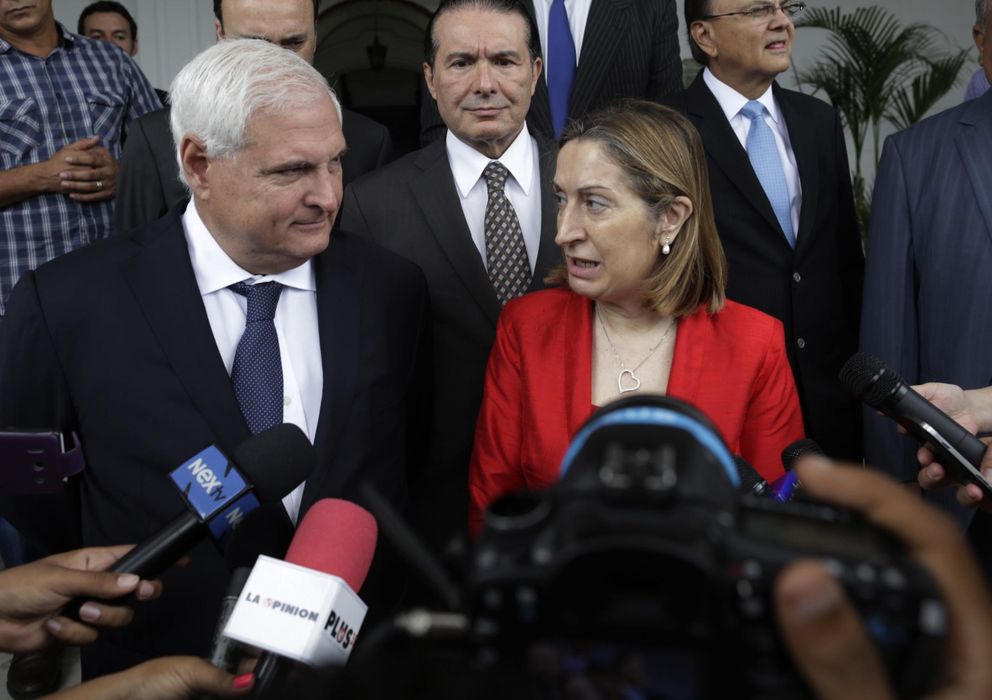 Foto: La ministra de Fomento, Ana Pastor, y el presidente de Panamá, Ricardo Martinelli. (Reuters)