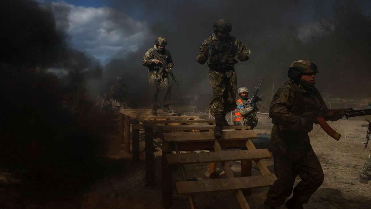 "Se acabaron las preparaciones. El Ejército está listo": Ucrania cambia de fase y prueba el 'enjambre'