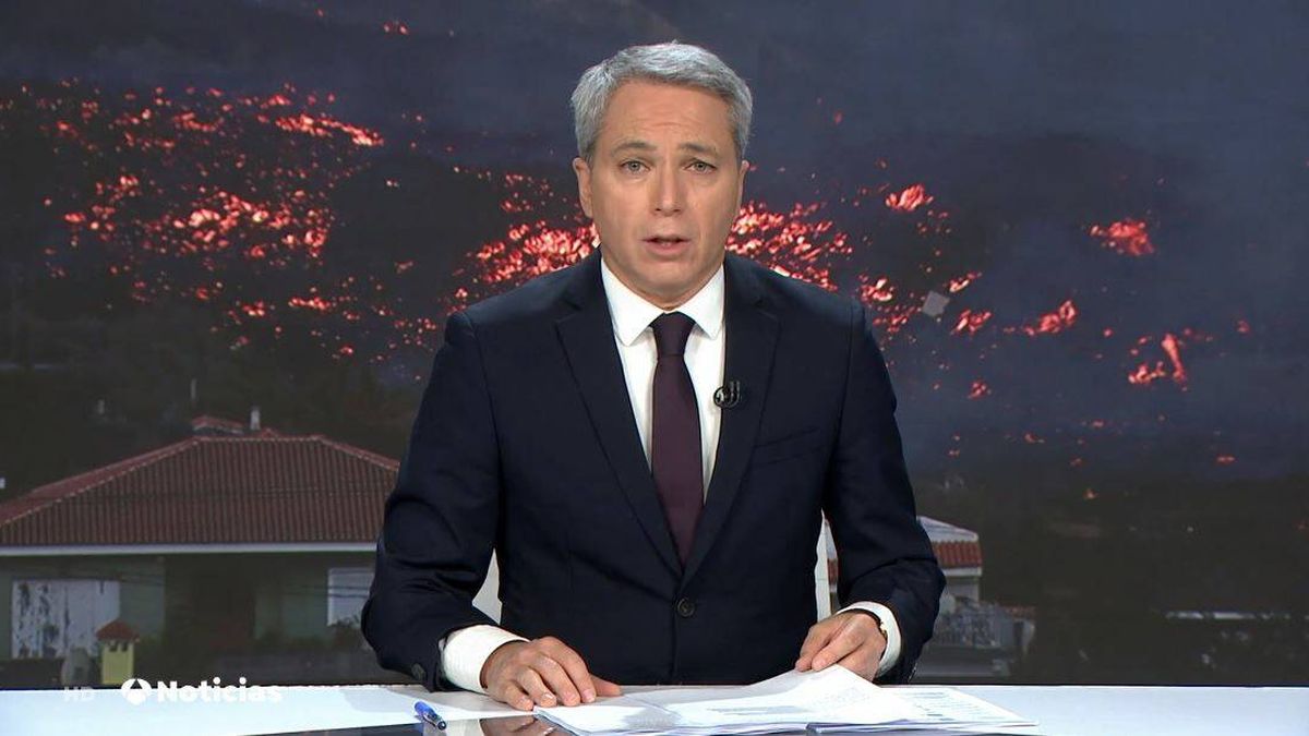 El inoportuno contratiempo de Vicente Vallés en pleno directo de 'Antena 3 noticias'