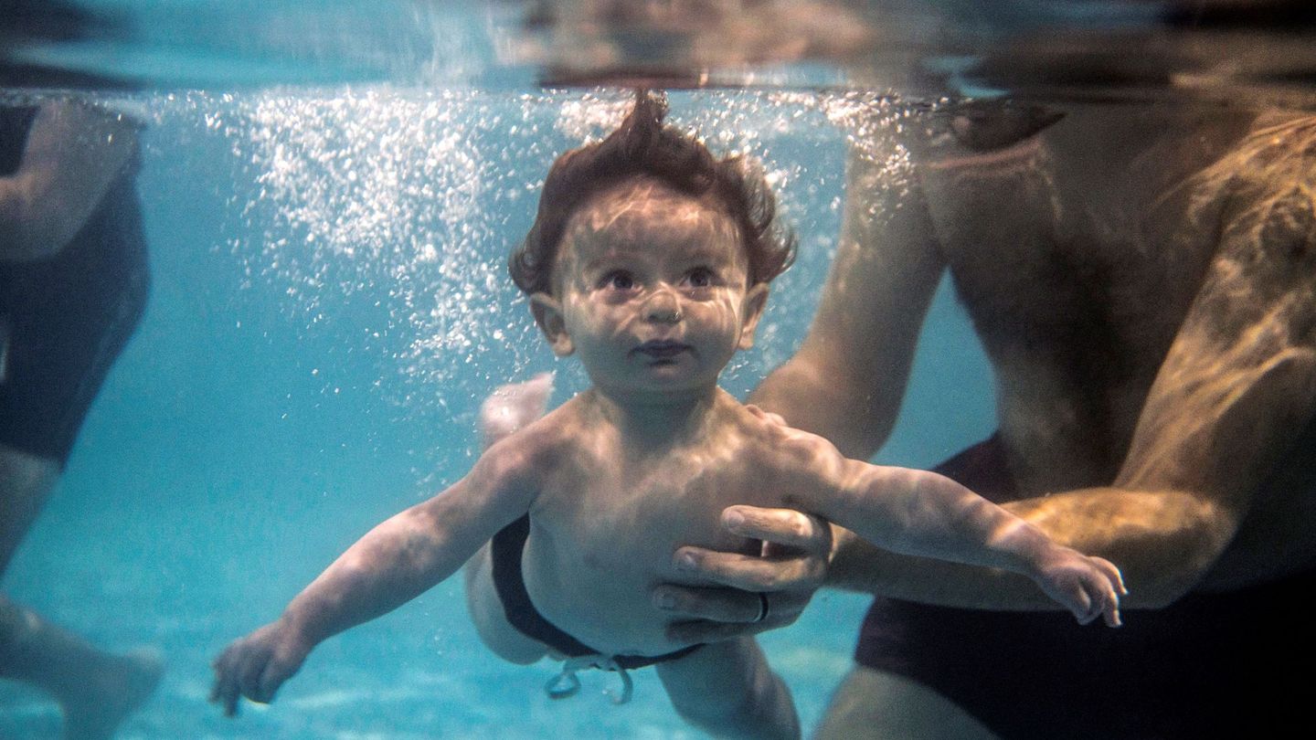 Disfrutar de todos los momentos del bebé es único (EFE/Mohamed Hossam)