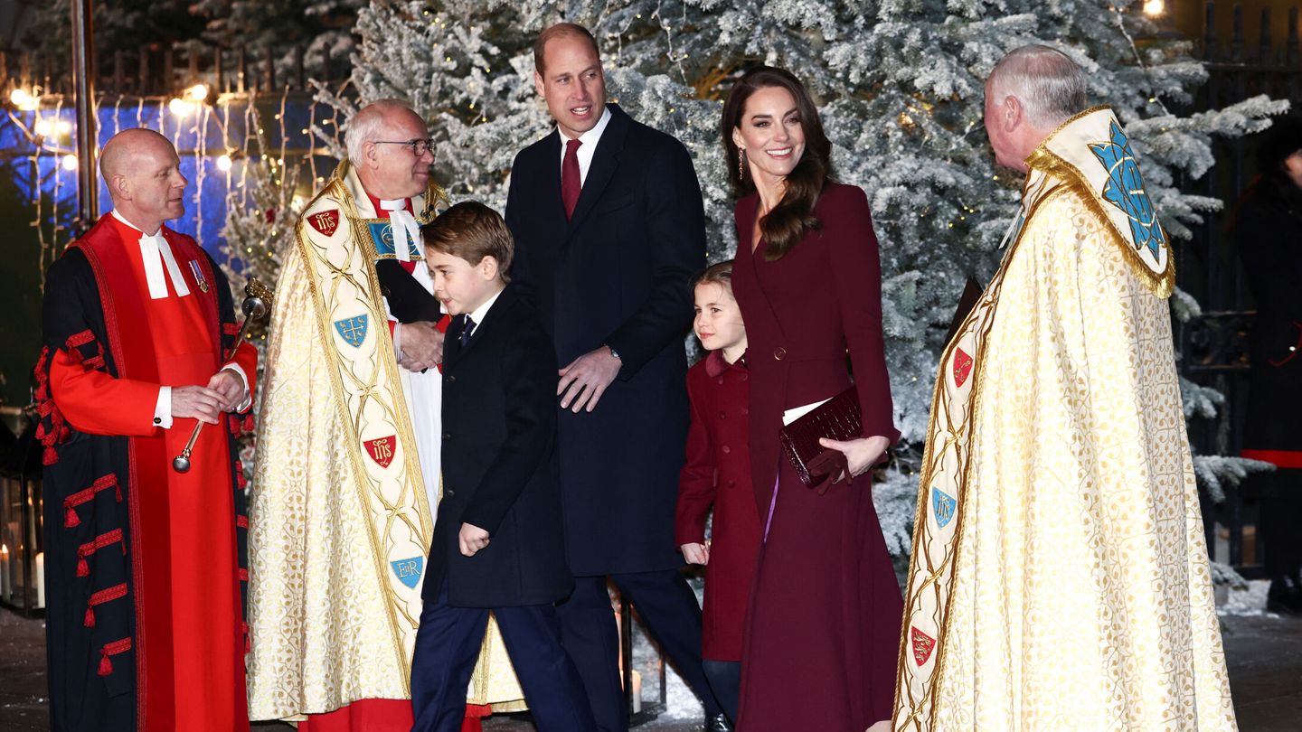 Los príncipes de Gales y sus hijos, llegando al servicio religioso en Navidad. (Reuters/Pool/Henry Nicholls)