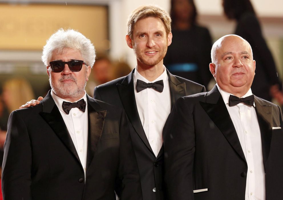 Foto: Estreno de 'Relatos salvajes' en Cannes con su director y los hermanos Almodóvar (EFE)