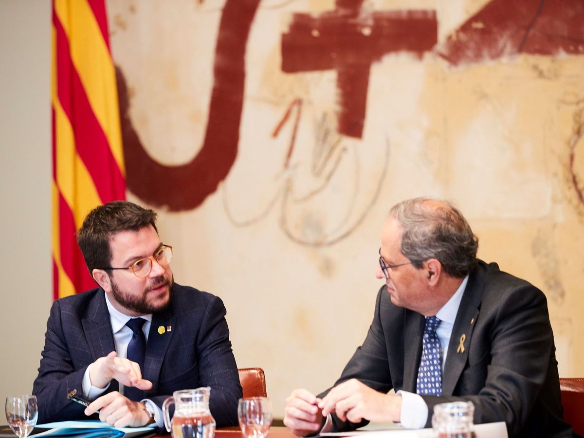 Foto: El ya expresidente de la Generalitat Quim Torra y su vicepresidente, Pere Aragonès (i). (EFE)
