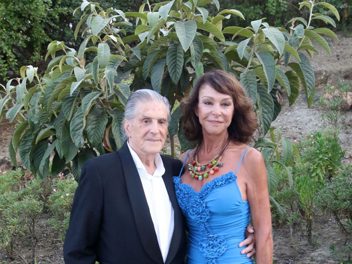 Foto: Jaime Ostos con su mujer en una imagen de archivo. (Cordon Press)