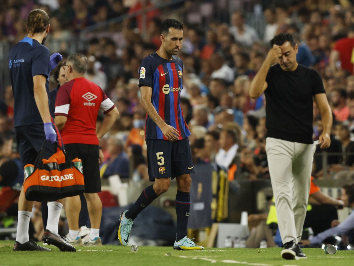 Foto: El entrenador del Barça se lamenta tras la expulsión de Busquets. (Reuters)