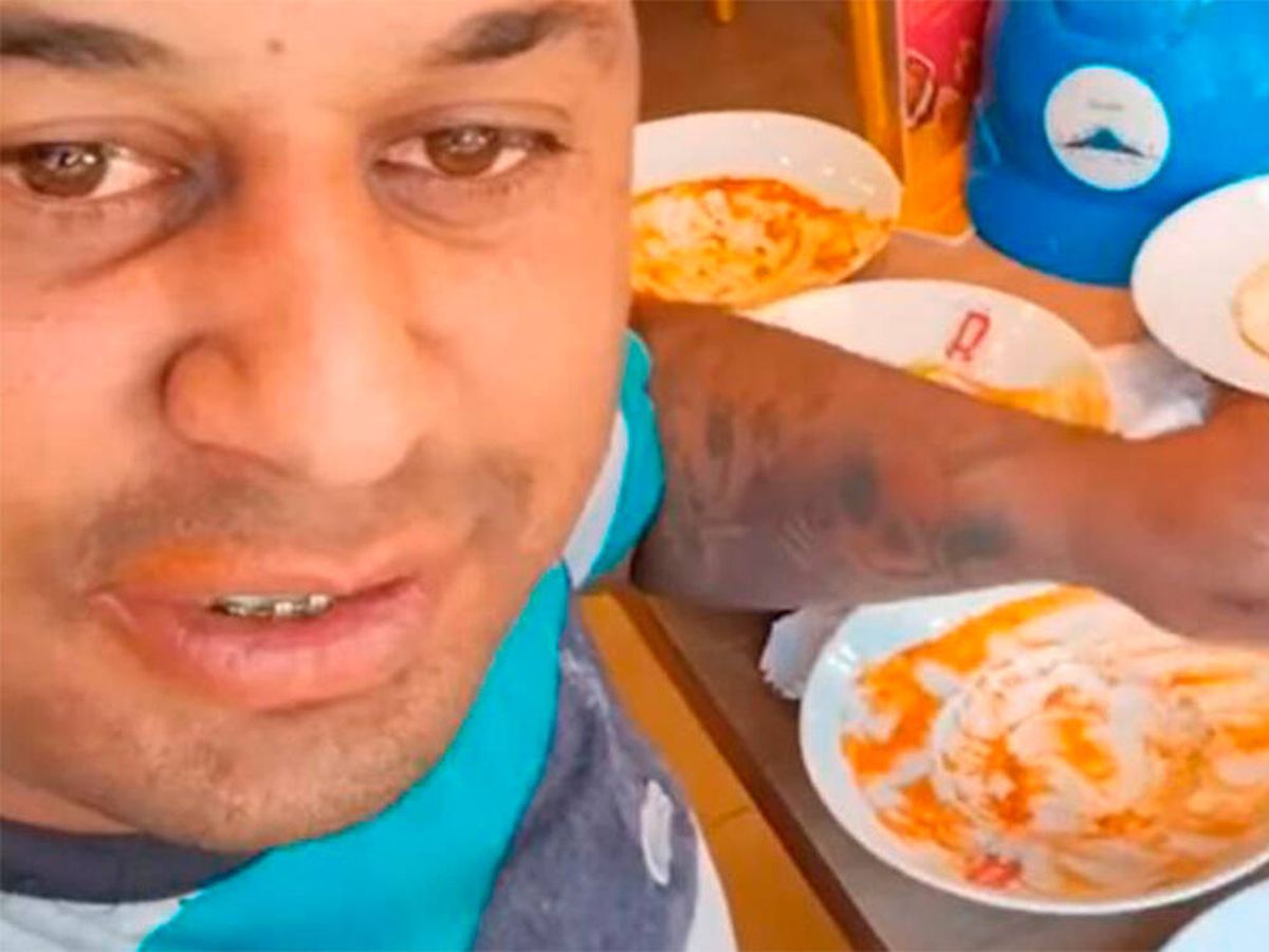 Foto: Un buffet echa a un hombre tras pedir 15 platos de pasta e intentar comer ocho más (TikTok: @pintorcomilao)