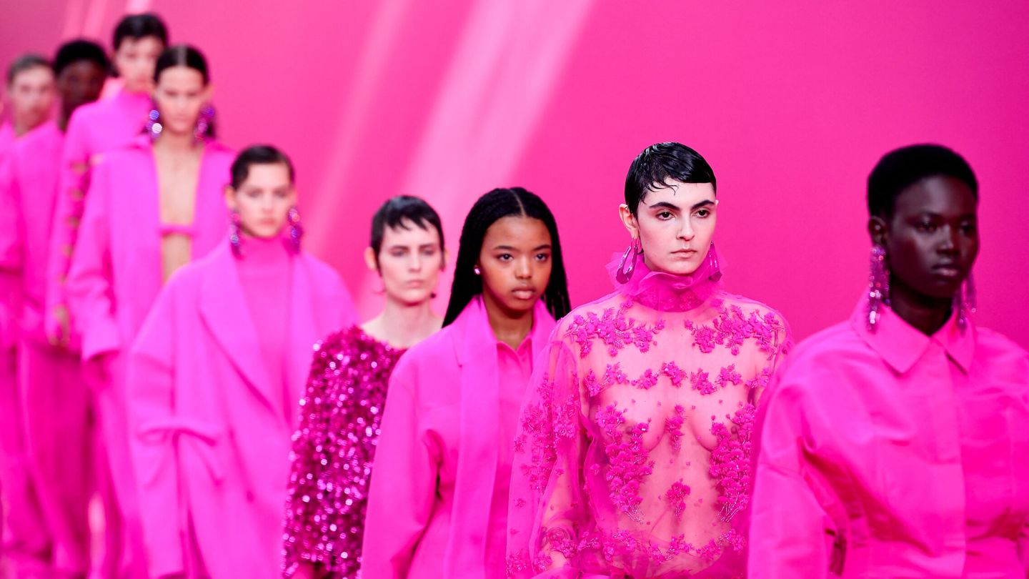 Diseños de la colección 'Pink PP' de Valentino. (Reuters)