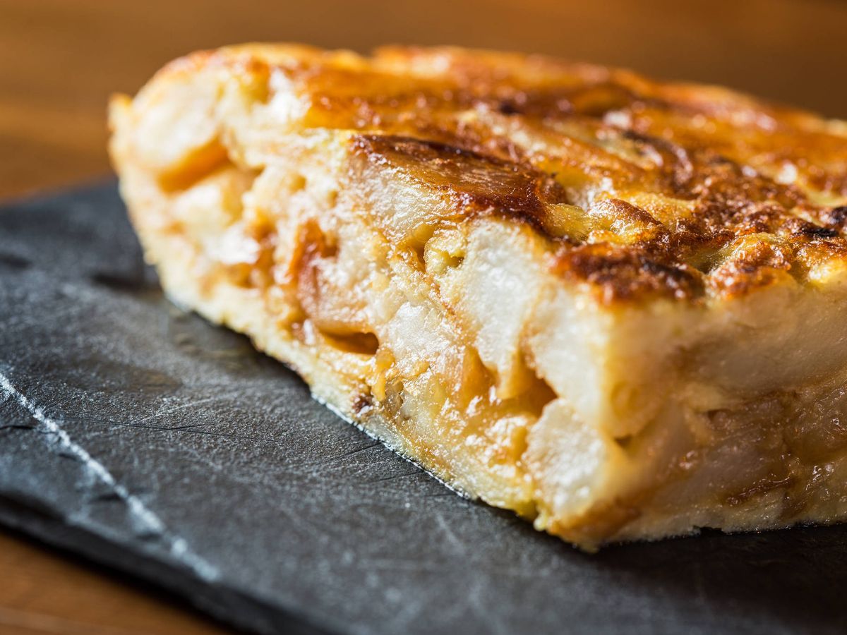 Foto: La tortilla (poco hecha y con cebolla) es la mejor. (iStock)