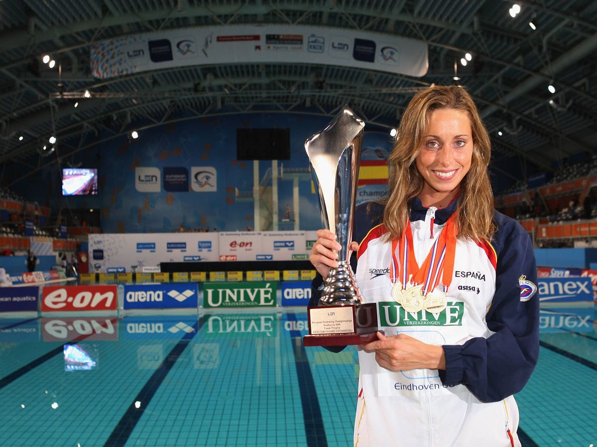 Foto: Gemma Mengual, con sus medallas y un trofeo del Campeonato Europeo. (Getty)