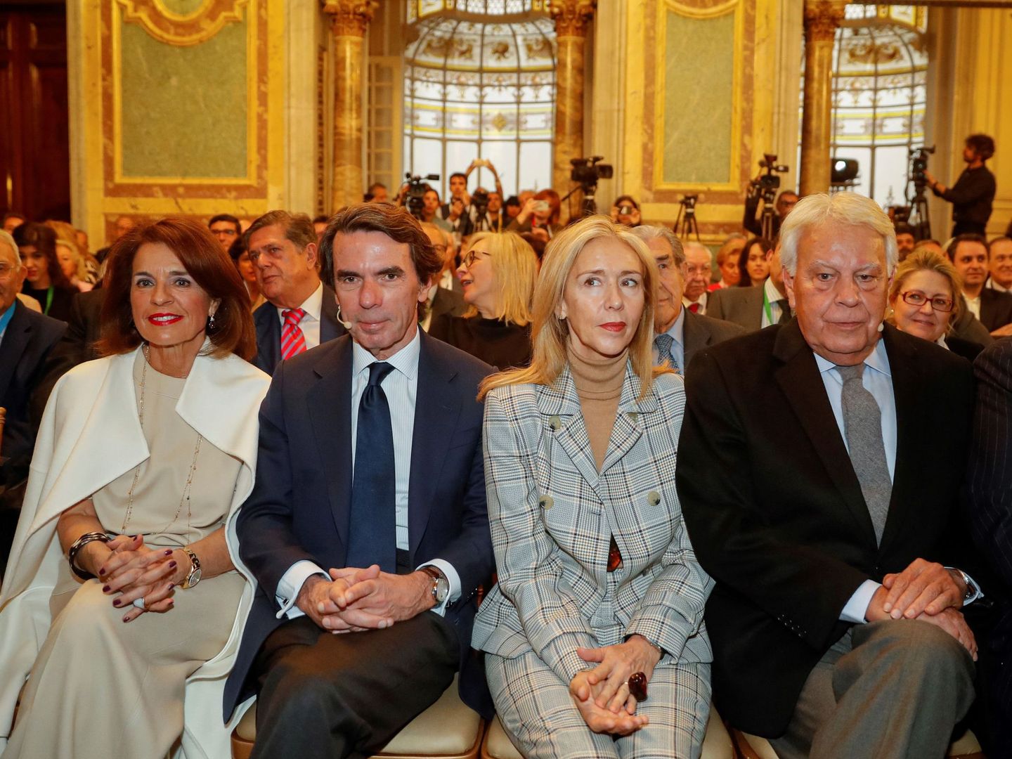 Aznar (2i) y González, acompañados de sus respectivas esposas, Ana Botella (i) y Mar García Vaquero.
