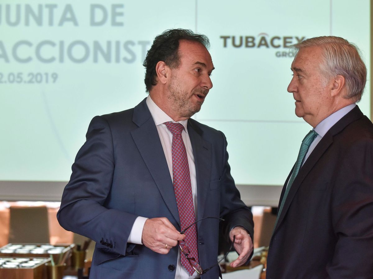 Foto: El presidente del Consejo de Administración de Tubacex, Álvaro Videgain (d), y el consejero delegado, Jesús Esmorís (i),