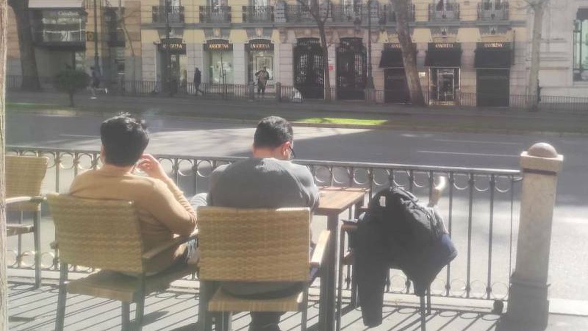 El peatón se 'come' al coche en la calle de Alcalá: "El verdadero atasco estaba en la acera"