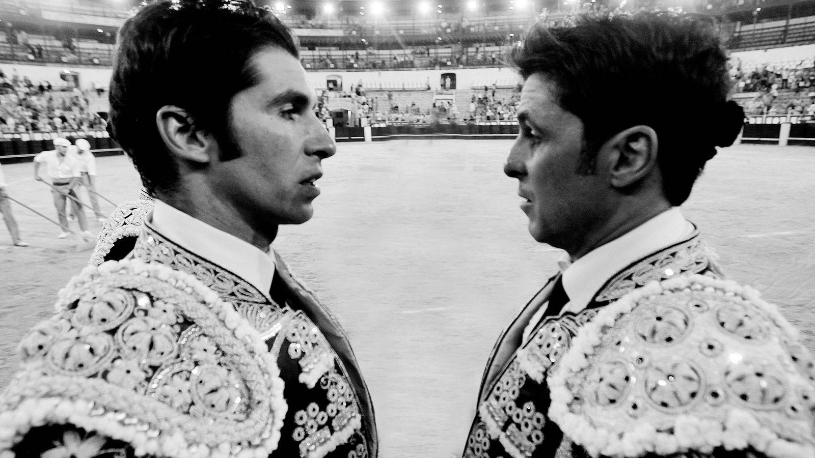 Foto: Cayetano Rivera y Francisco, frente a frente en una plaza de toros. (Cordon Press)
