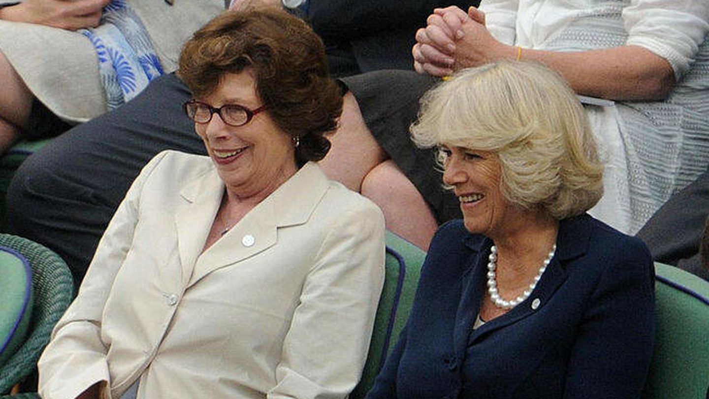 Lady Sarah Keswick, junto a Camila en Wimbledon en el año 2011. (Getty/Pool/Anthony Devlin)