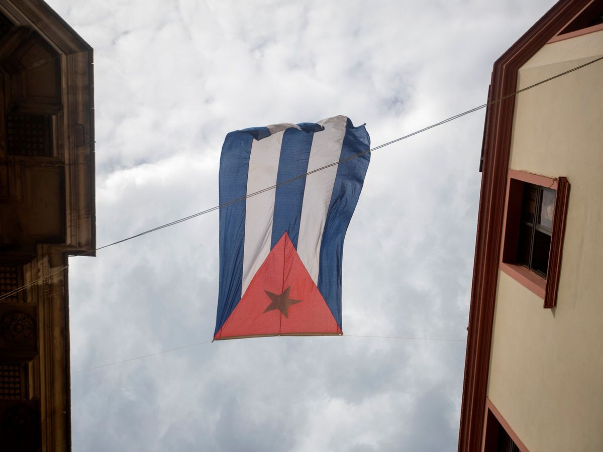 Foto: Vista de una bandera cubana en La Habana. (EFE/Ernesto Mastrascusa)