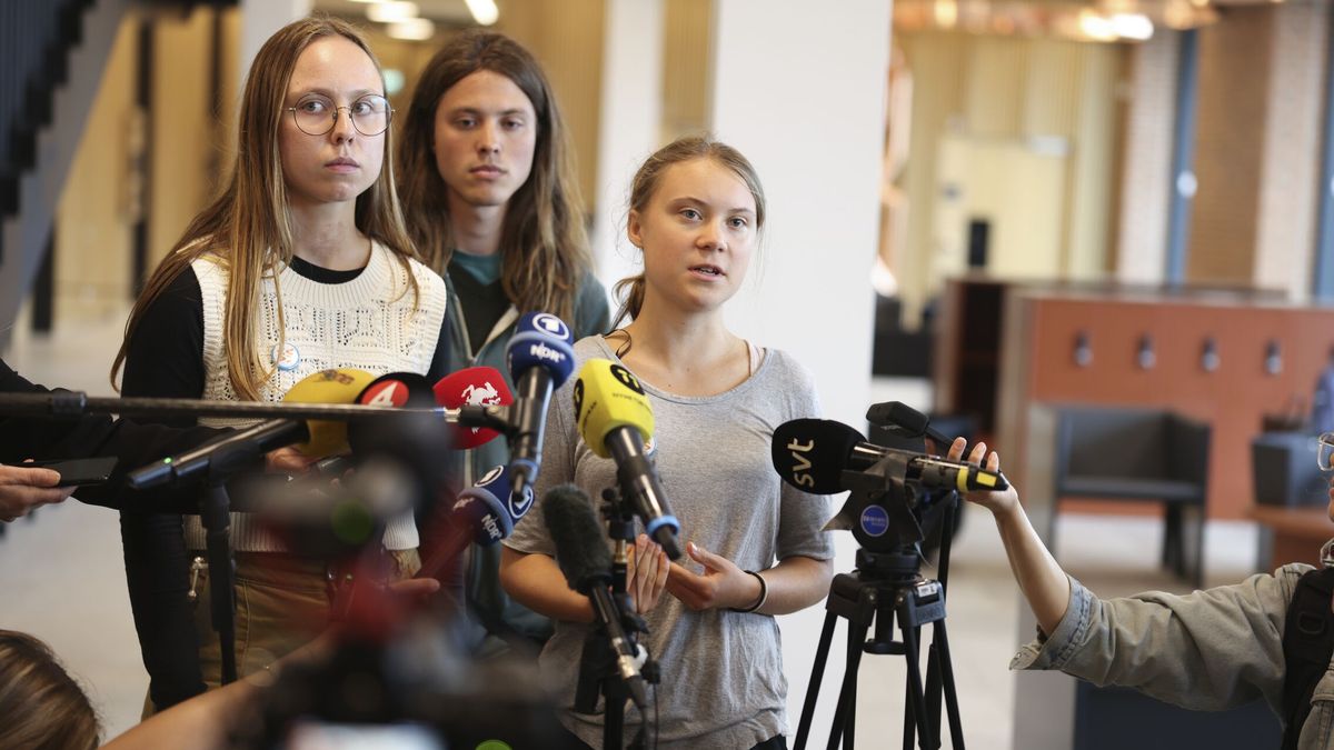 Multan a Greta Thunberg por desobediencia a la Policía durante una protesta climática