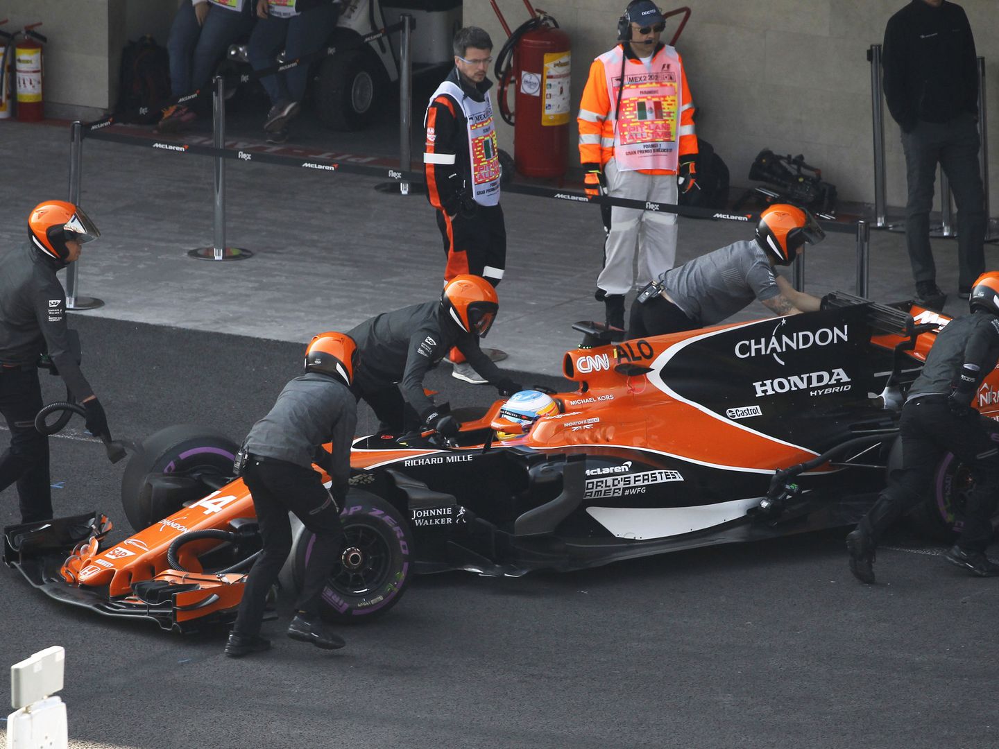 Fernando Alonso no rodó en la Q2 para reservar neumáticos para la carrera. (EFE)