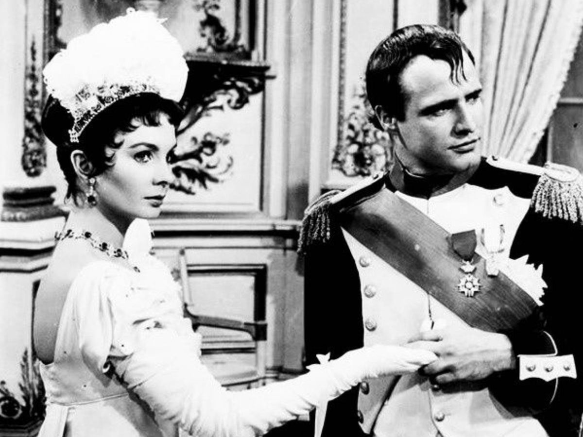 Foto: Jean Simmons y Marlon Brando, como Désirée Clary y Napoléon Bonaparte en la película de 1954 'Désirée'. ( 20th Century Fox)